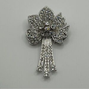 Elegant Silver Floral rhinestone Brooch